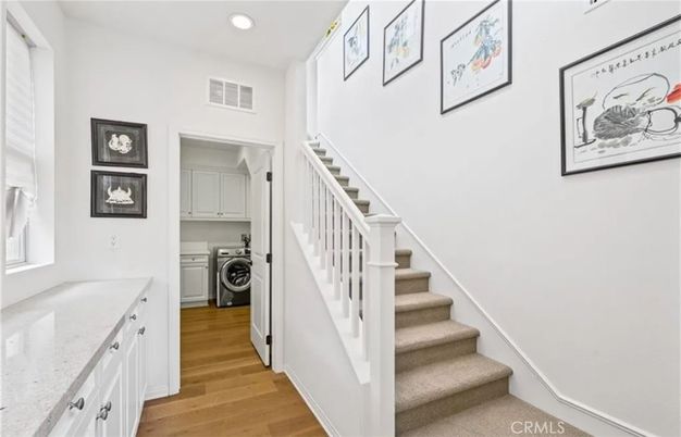 Interior, Recessed Lighting, Washer, Wood Texture Flooring