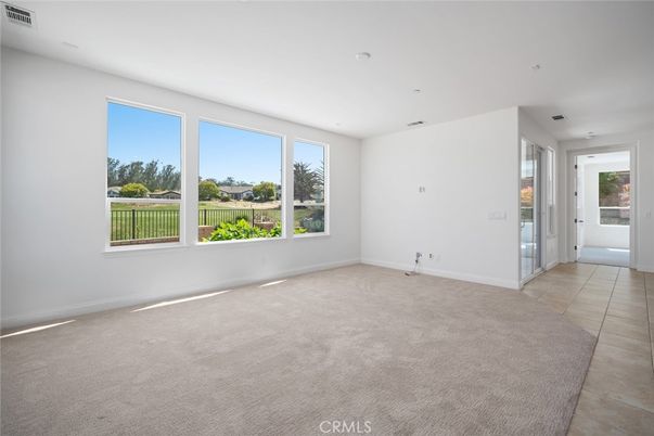 Empty room, Interior