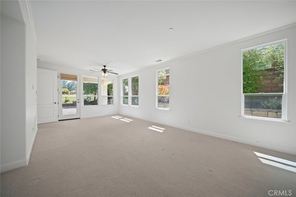 Empty room, Interior