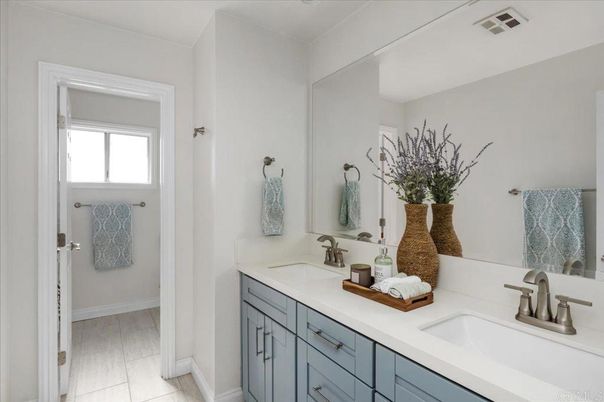 Bathroom, Dual Sink Vanities, Interior