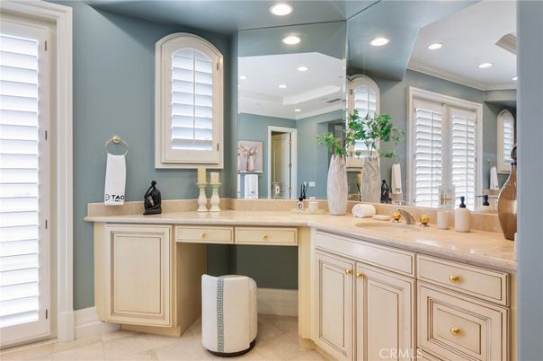 Bathroom, Dual Sink Vanities, Interior, Recessed Lighting