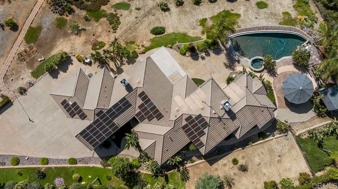 Exterior, Drone