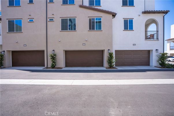 Attached, Exterior, Facade, Mediterranean
