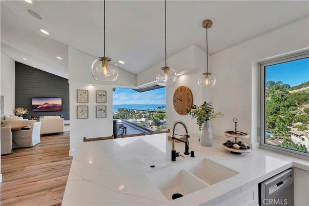 Interior, Kitchen, Living room, Pendant Lights, Recessed Lighting, Water, Wood Texture Flooring