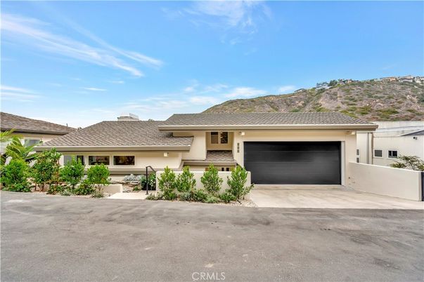 Attached, Exterior, Facade, Ranch