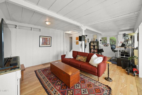 Fitness Equipment, Interior, Living room, Wood Texture Flooring
