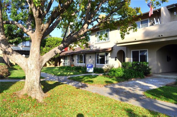 Backyard, Exterior, Facade, Split Level
