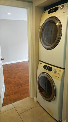 Interior, Utility Closets, Washer, Wood Texture Flooring