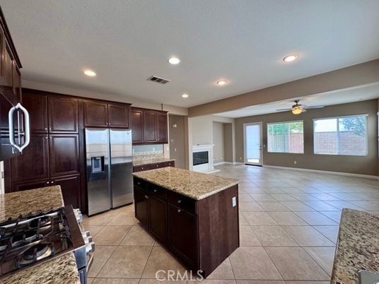 Fireplace, Interior, Kitchen, Recessed Lighting