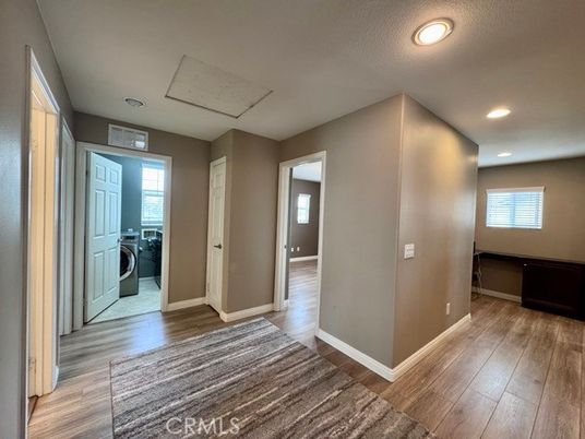 Interior, Recessed Lighting, Washer, Wood Texture Flooring