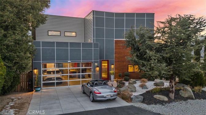 Attached, Exterior, Facade, Modern