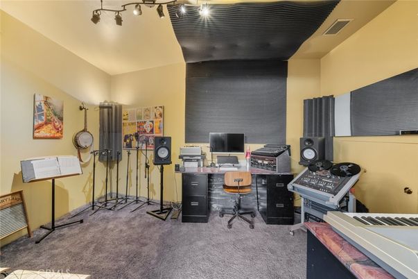 Home Office, Interior