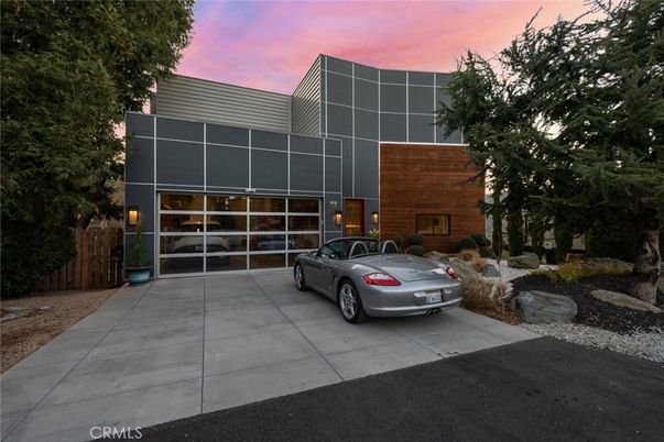 Attached, Exterior, Facade, Modern
