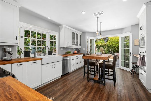 Dining room, Interior, Kitchen, Pendant Lights, Recessed Lighting, Wood Texture Flooring