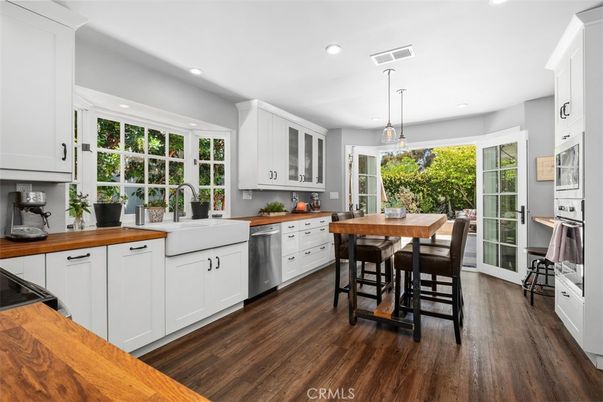 Dining room, Interior, Kitchen, Pendant Lights, Recessed Lighting, Wood Texture Flooring