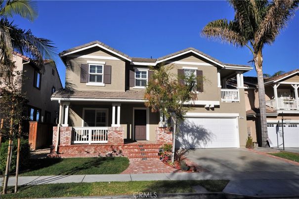 Attached, Exterior, Facade, American Craftsman