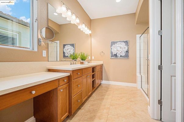 Bathroom, Dual Sink Vanities, Interior, Recessed Lighting