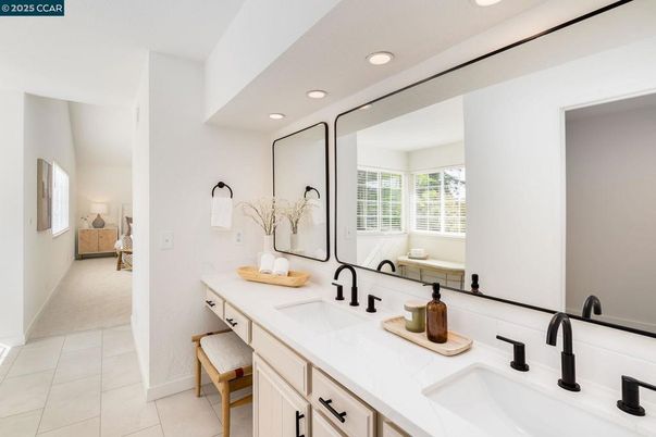 Bathroom, Dual Sink Vanities, Interior, Recessed Lighting