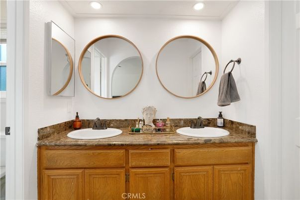 Bathroom, Dual Sink Vanities, Interior, Recessed Lighting