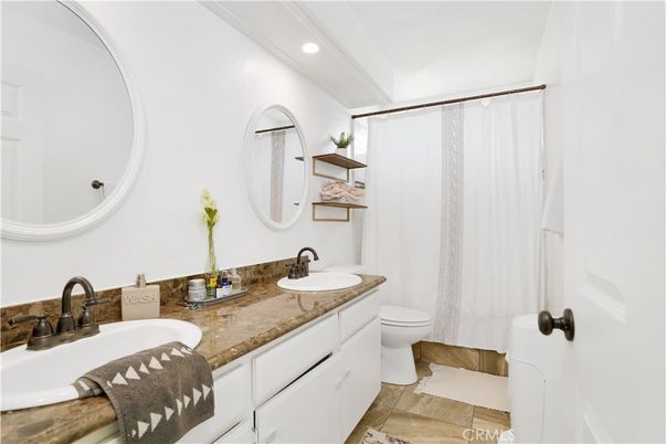 Bathroom, Dual Sink Vanities, Interior, Recessed Lighting