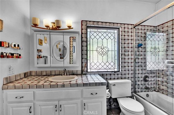 Bathroom, Interior, Tile Countertops