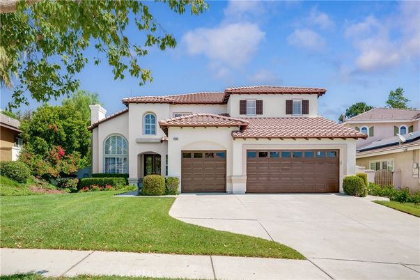 Attached, Exterior, Facade, Mediterranean