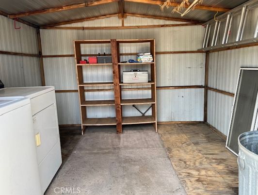 Interior, Washer, Wooden Beams
