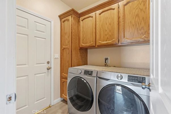 Interior, Washer, Wood Texture Flooring
