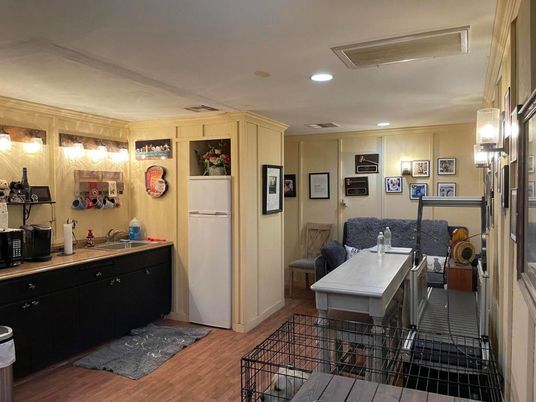 Interior, Recessed Lighting, Wood Texture Flooring