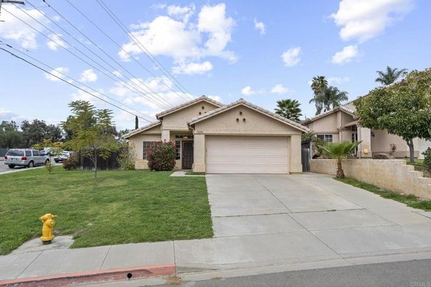 Attached, Exterior, Facade, Ranch