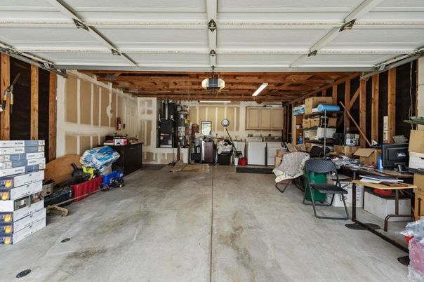 Garage, Interior, Wooden Beams