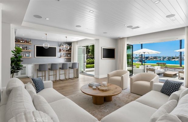 Interior, Living room, Pendant Lights, Recessed Lighting, Water, Wood Texture Flooring
