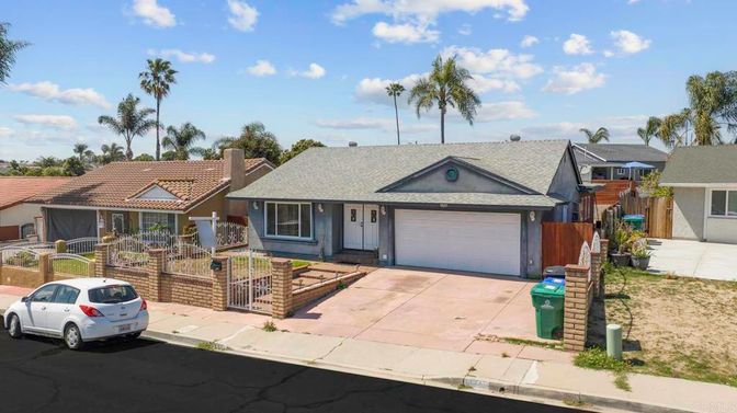 Attached, Exterior, Facade, Ranch