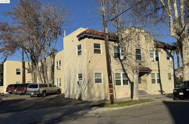 Exterior, Facade, Spanish Mediterranean
