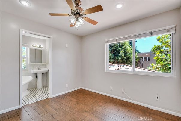 Bathroom, Interior, Recessed Lighting, Wood Texture Flooring