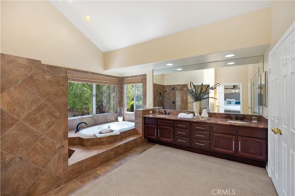 Bathroom, Dual Sink Vanities, Interior, Recessed Lighting