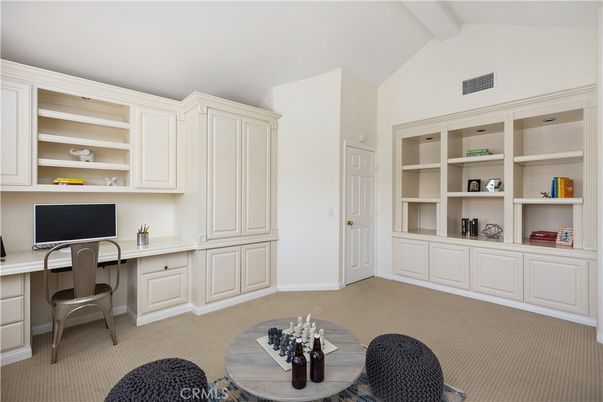 Home Office, Interior