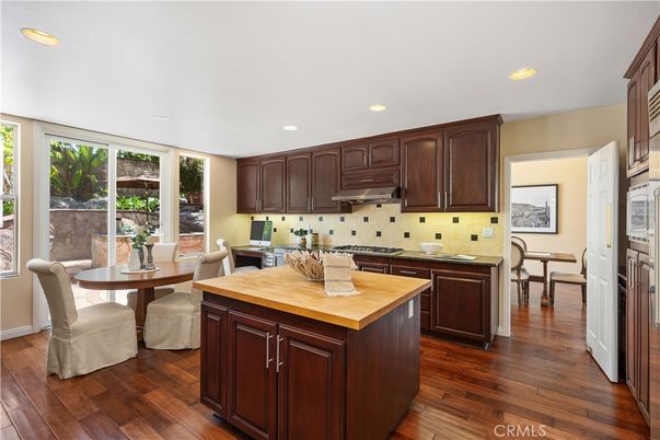 Dining room, Interior, Kitchen, Recessed Lighting, Wood Texture Flooring