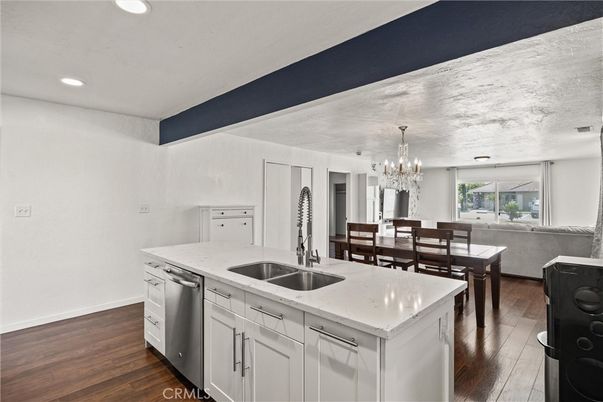 Chandelier, Dining room, Interior, Kitchen, Recessed Lighting, Wood Texture Flooring