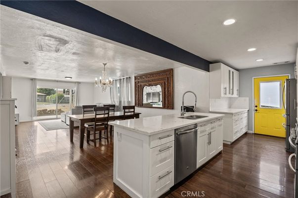Chandelier, Dining room, Interior, Kitchen, Recessed Lighting, Wood Texture Flooring