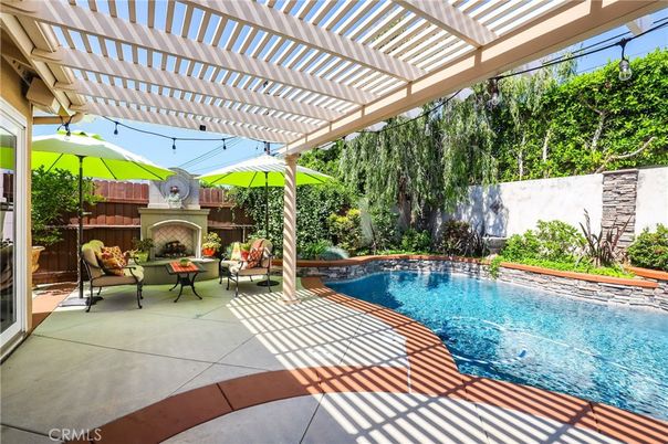 Exterior, Fireplace, Pool