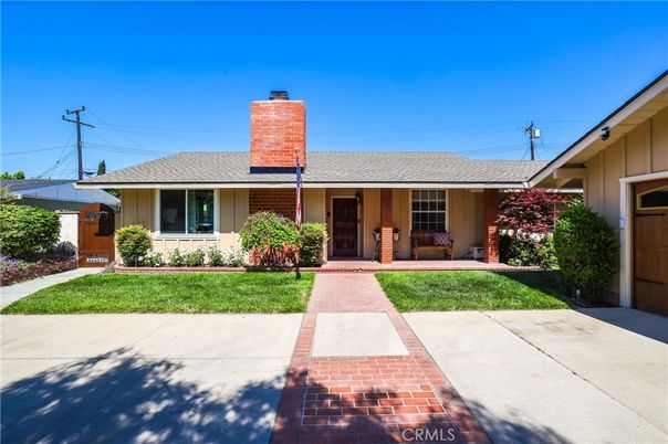 Backyard, Exterior, Facade, Ranch