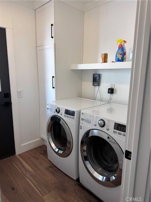 Interior, Utility Closets, Washer, Wood Texture Flooring