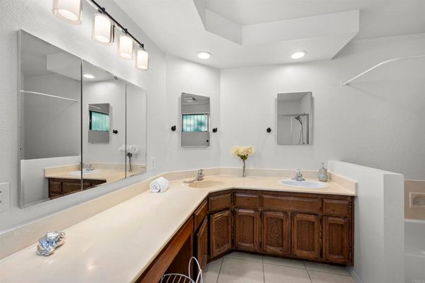 Bathroom, Dual Sink Vanities, Interior, Recessed Lighting