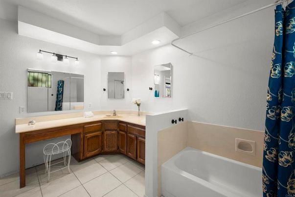 Bathroom, Interior, Recessed Lighting