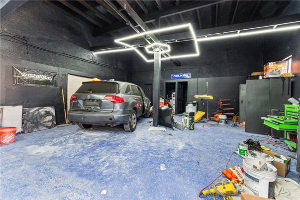Garage, Interior