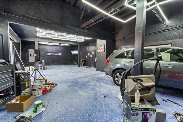 Garage, Interior
