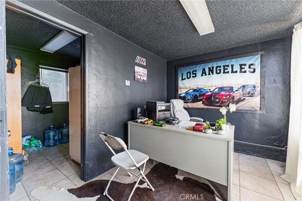 Home Office, Interior