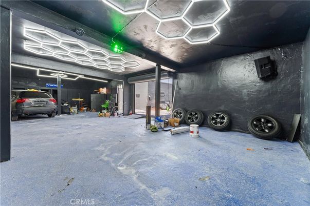 Garage, Interior