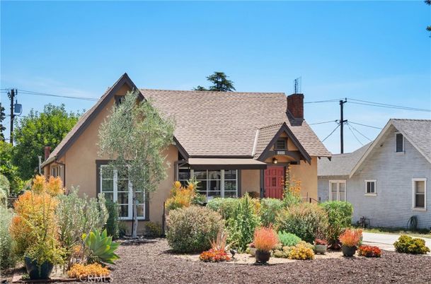 Exterior, Facade, Tudor Revival